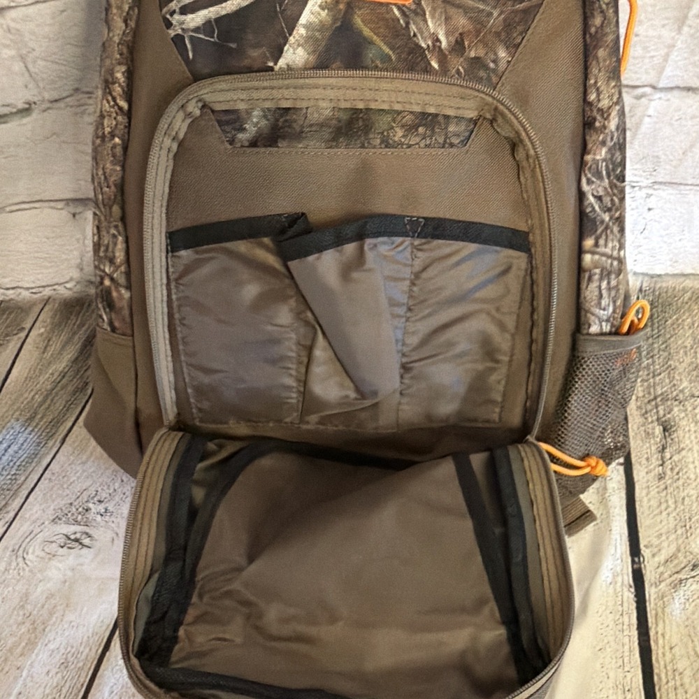 Ridge Hunter Cabela's Camouflage Backpack Padded Straps Pockets Mesh Pouch EUC - Picture 4 of 4